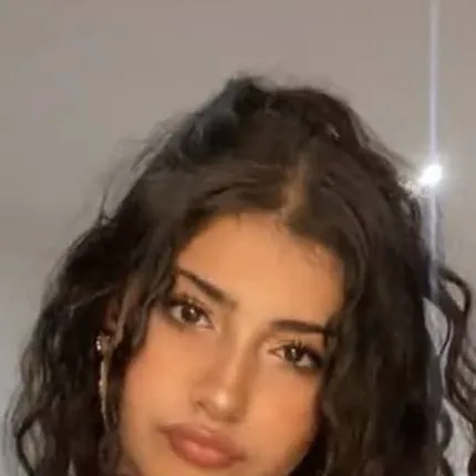 chat with ai character: Eva~