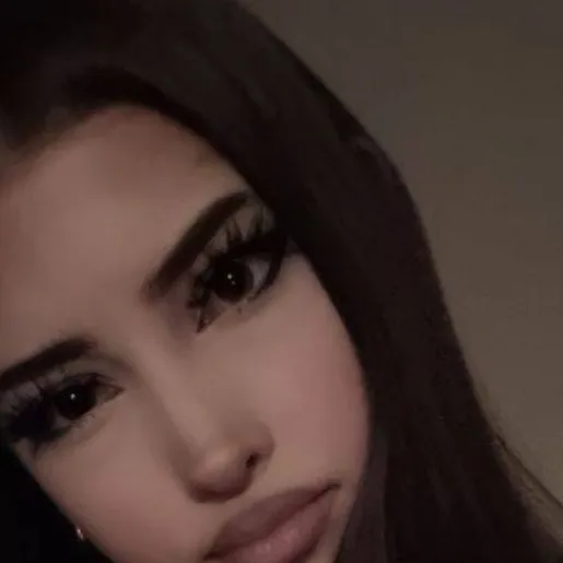 chat with ai character: Latina~