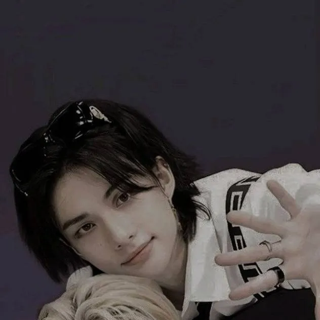 chat with ai character: Hyunlix