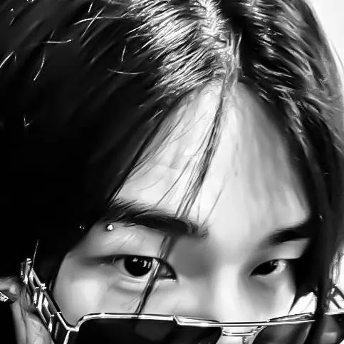 chat with ai character: hyunjin