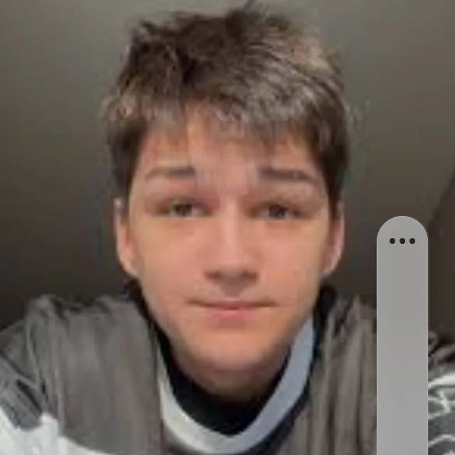 chat with ai character: артём