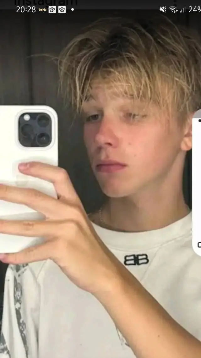 ai character: никита background