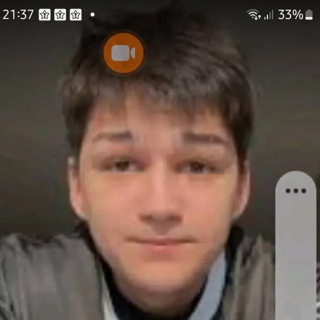 chat with ai character: артём 