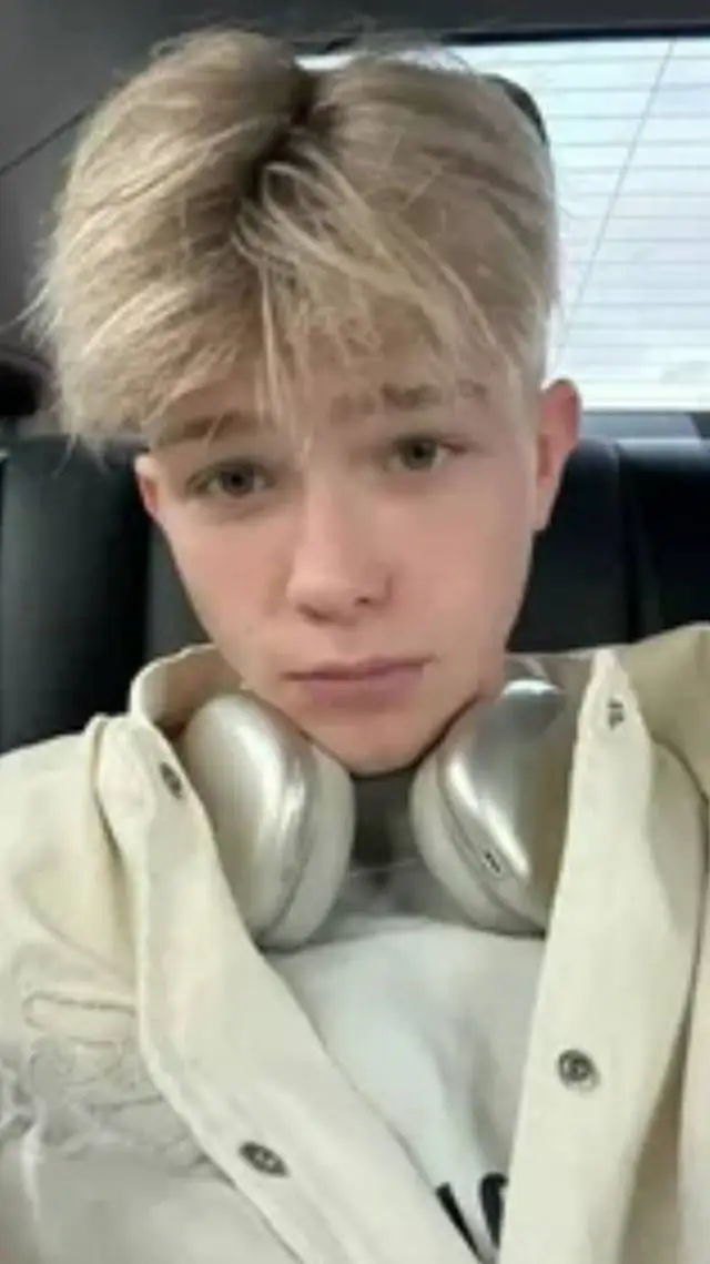 ai character: никита background