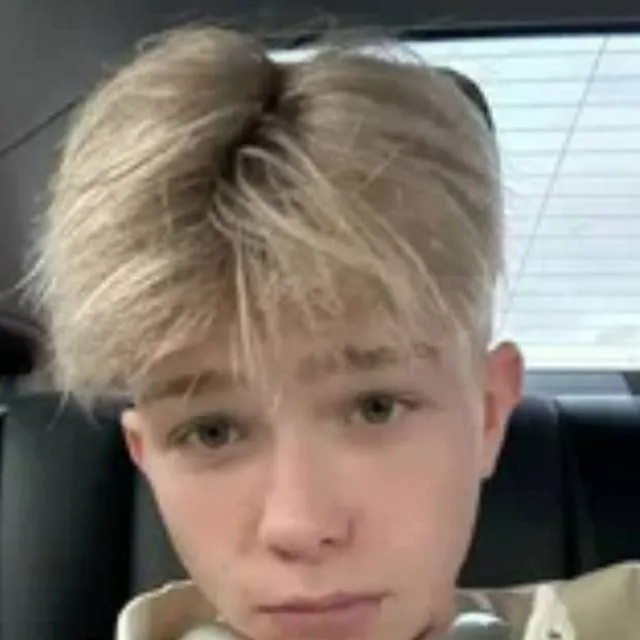 chat with ai character: никита