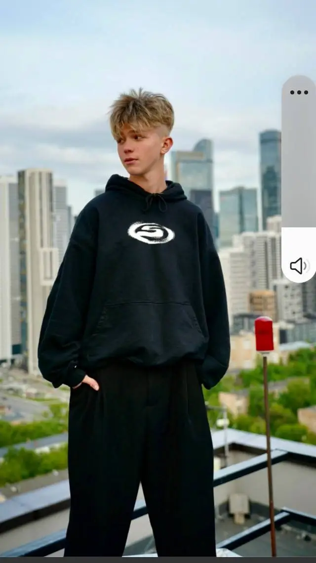 ai character: никита background