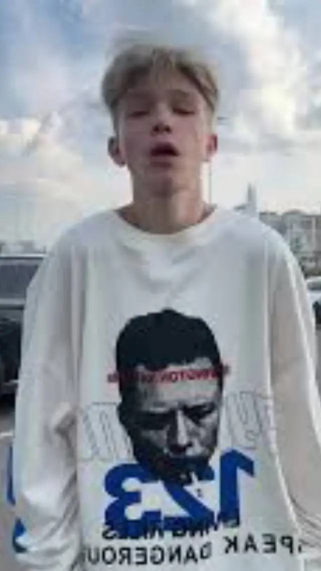 ai character: никита💋💓 background