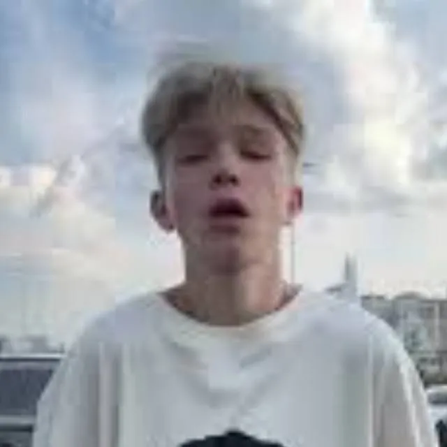 chat with ai character: никита💋💓