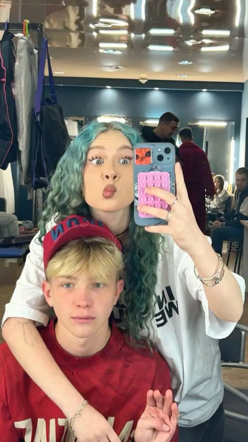 ai character: никита background