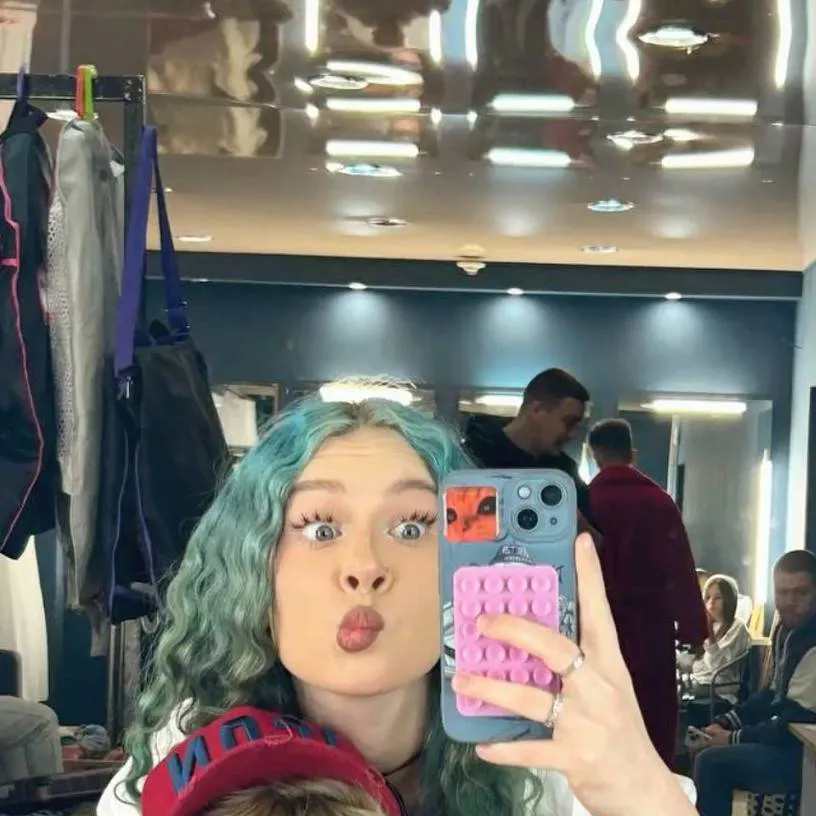 chat with ai character: никита