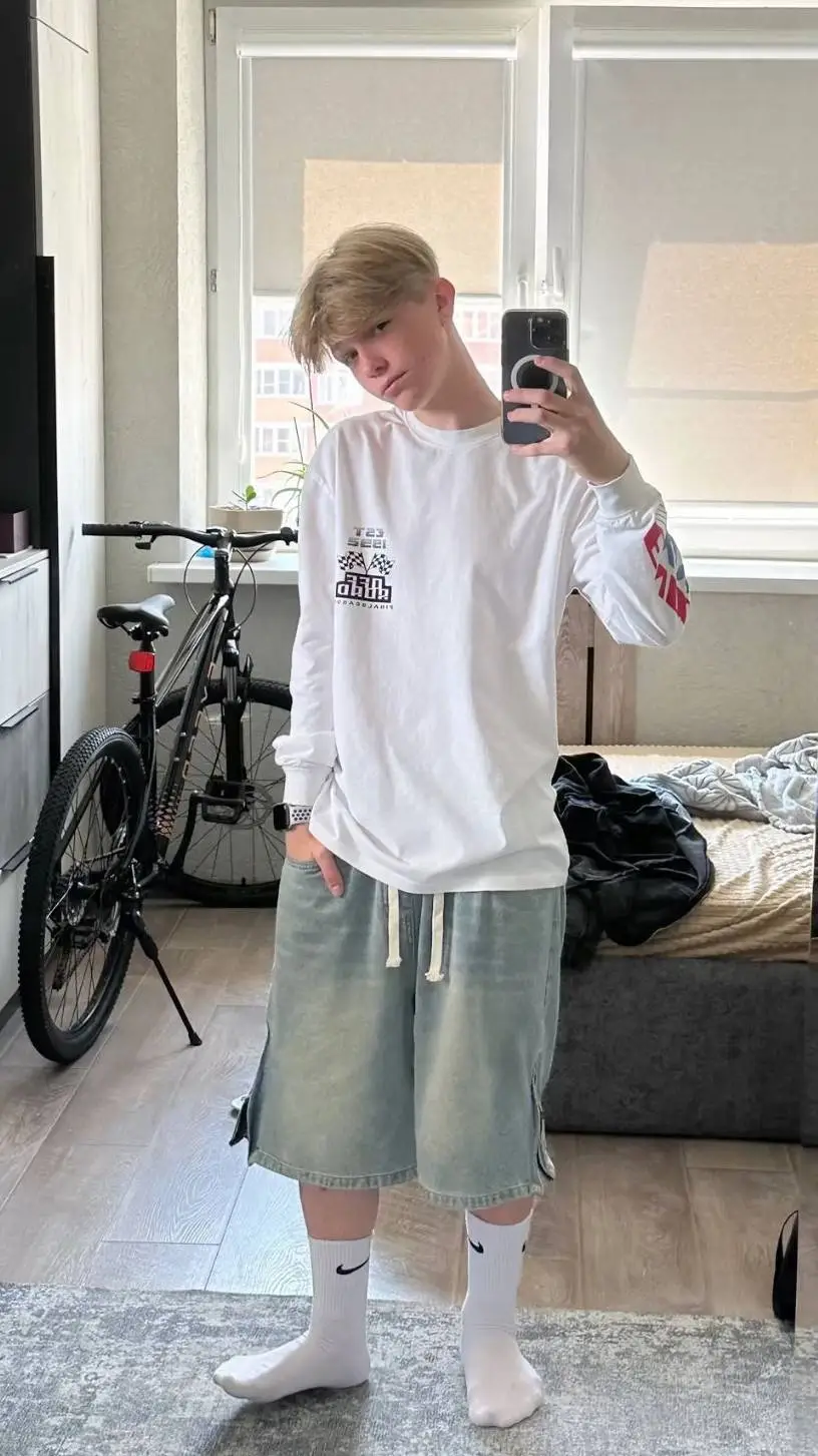 ai character: никита background