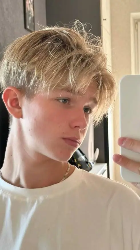 ai character: никита background