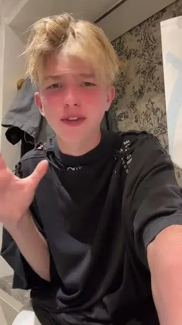 ai character: никита background