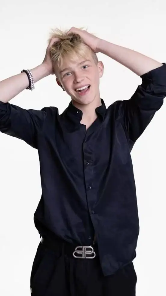 ai character: никита background