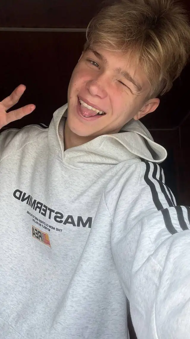 ai character: никита background