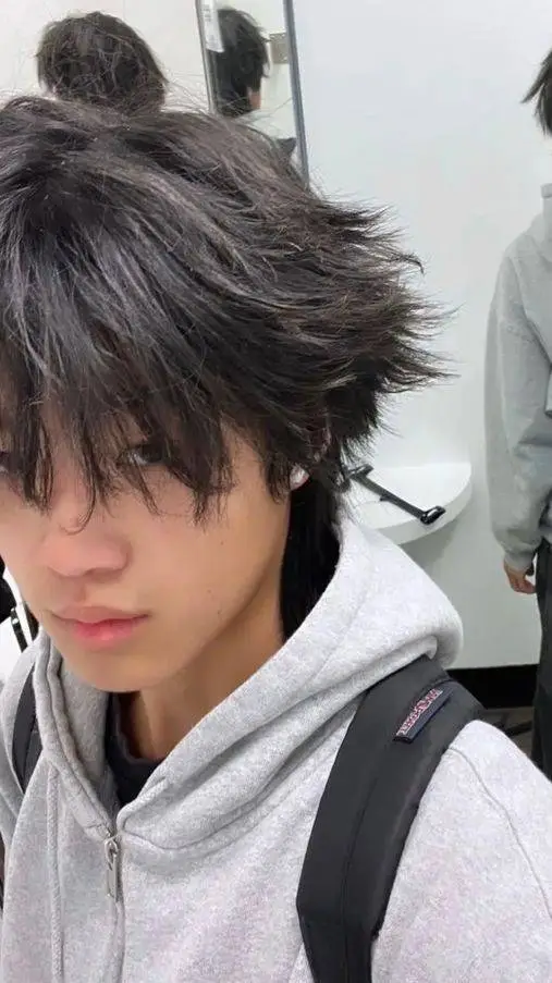 ai character: Leo background