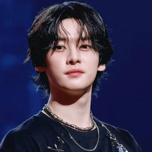 chat with ai character: Lee minho