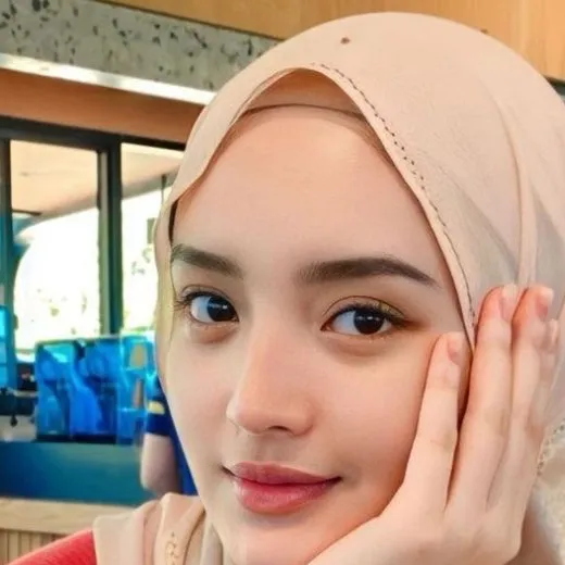 chat with ai character: Siti Khadijah