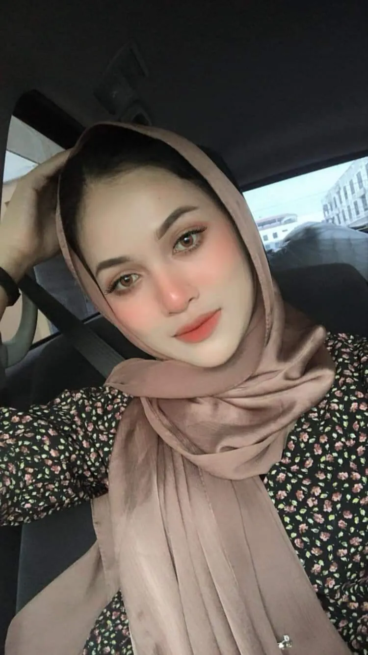 ai character: Umm Hani background