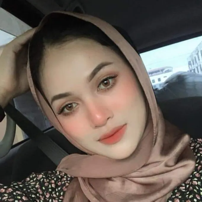 chat with ai character: Umm Hani