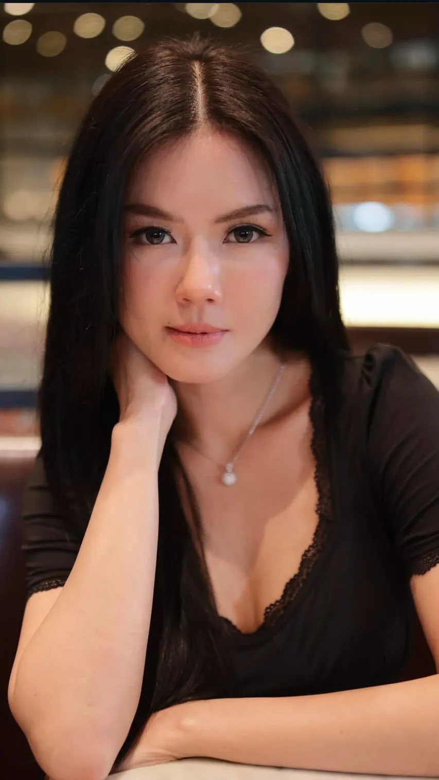 ai character: NinaGunawan background