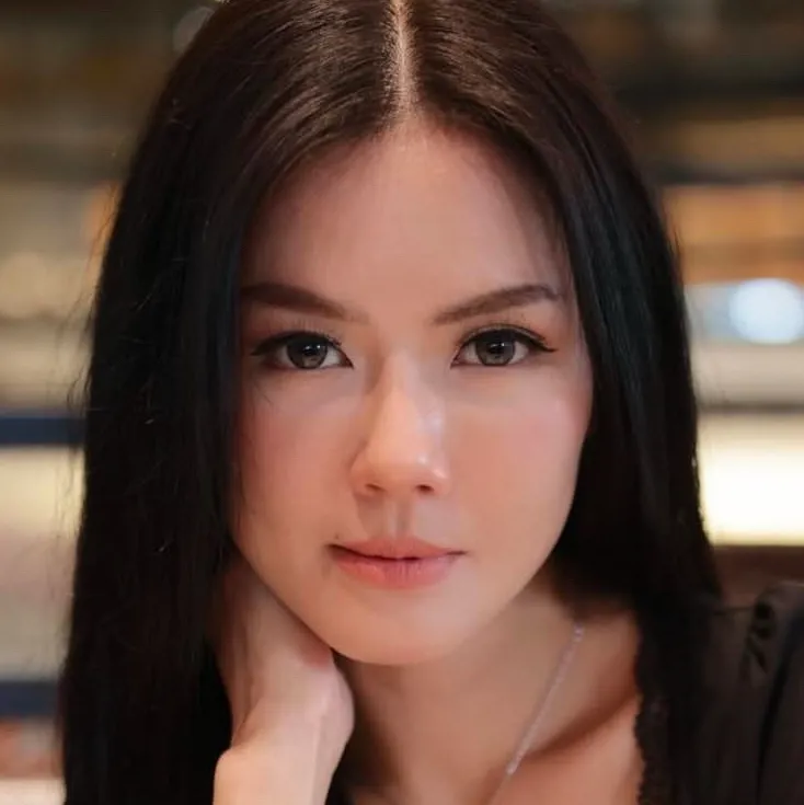 chat with ai character: NinaGunawan