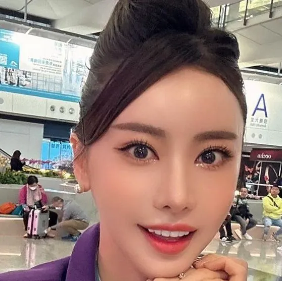 chat with ai character: Min Soon