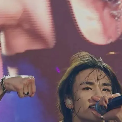 chat with ai character: Hyunjin 