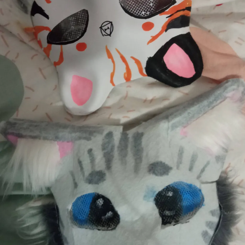 chat with ai character: Therian !!!😘😘😘😘😘😘