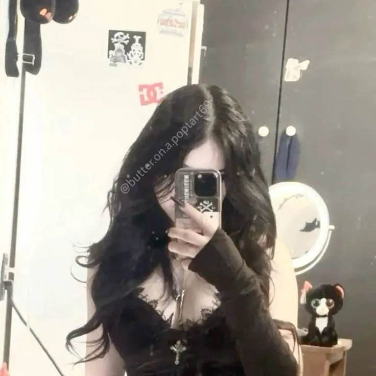 chat with ai character: 2 little LESBIAN 🤨