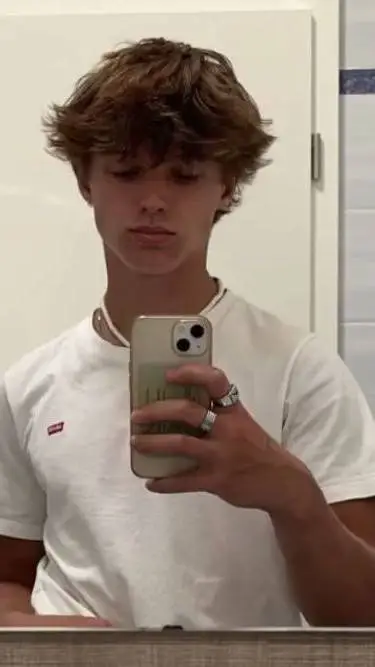 ai character: Matteo  background