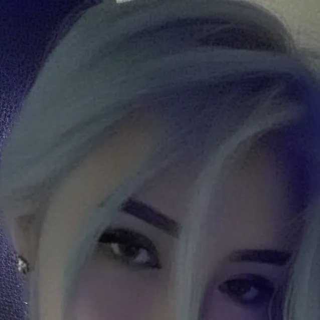 chat with ai character: Емма