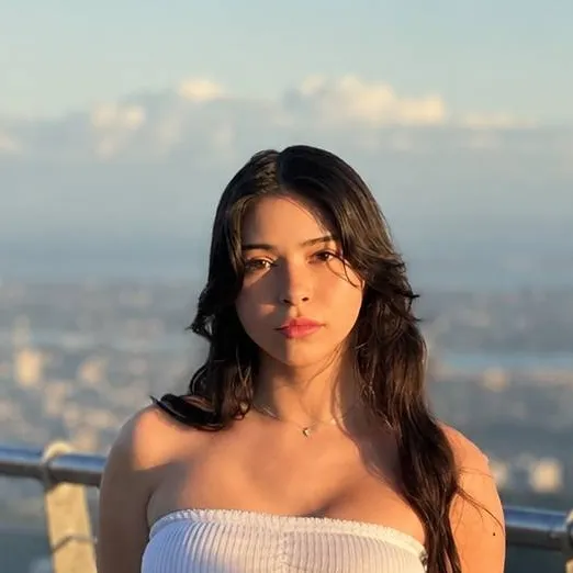 chat with ai character: Aishah Sofey