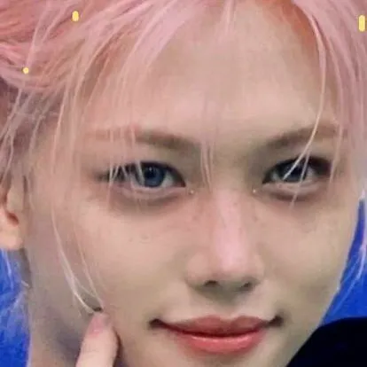 chat with ai character: Felix