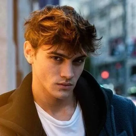 chat with ai character: Gabriel Guevara