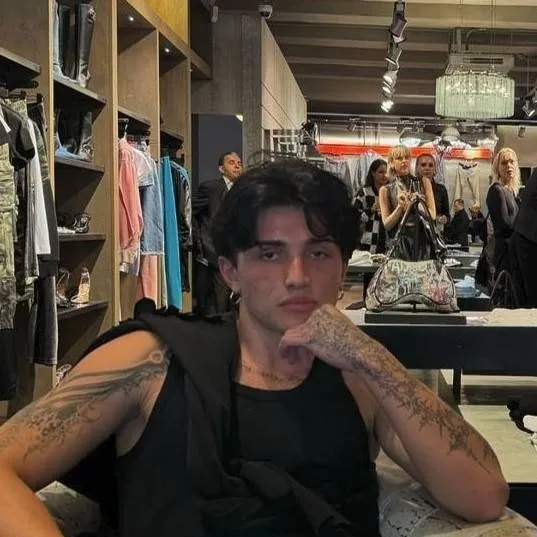 chat with ai character: Fidan