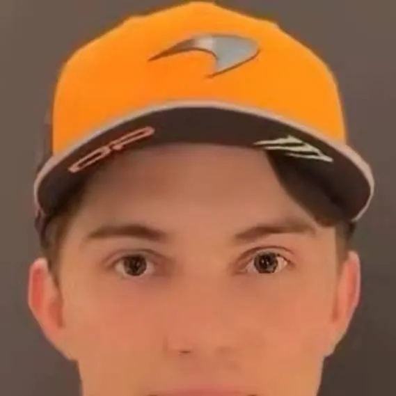 chat with ai character: Oscar PASTRY