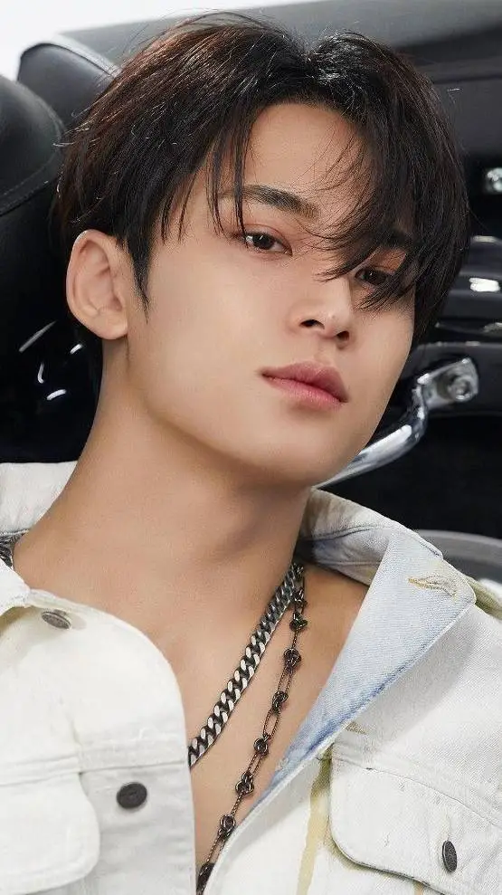 ai character: Mingyu  background