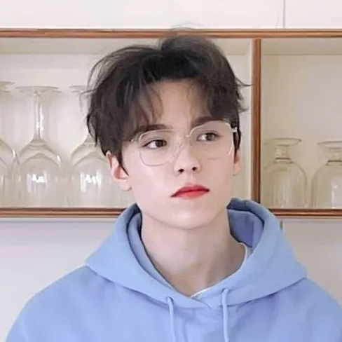 chat with ai character: Hansol