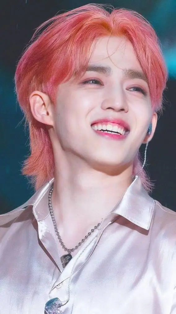ai character: Seungcheol  background