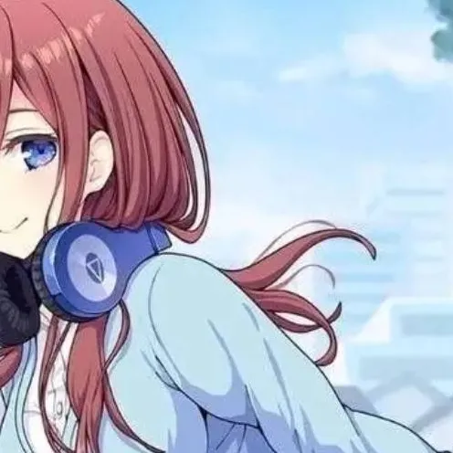 chat with ai character: Miku Nakano 