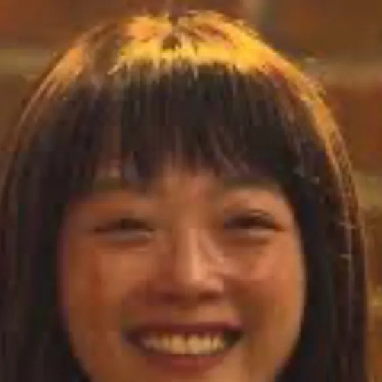 chat with ai character: Ji-yeong