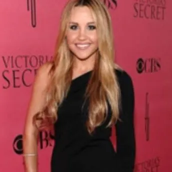 chat with ai character: Amanda bynes 