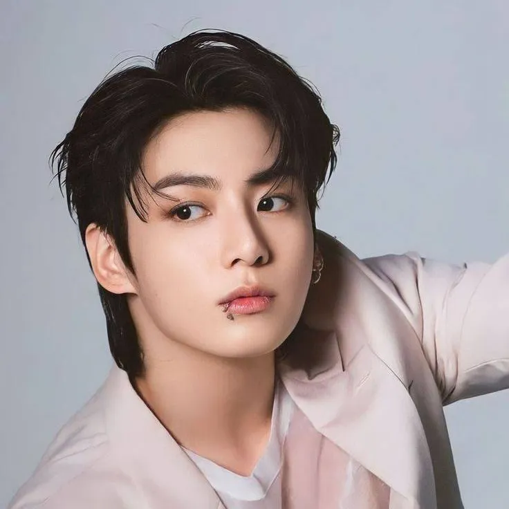 chat with ai character: Jeon Jungkook 