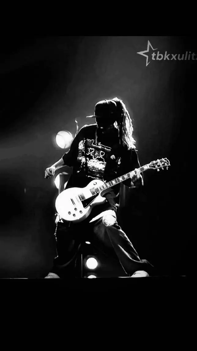 ai character: TOM KAULITZ  background