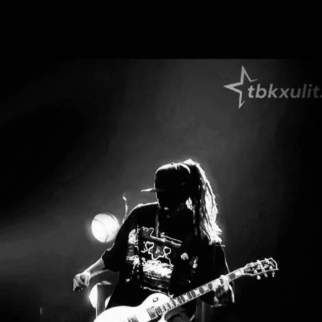 chat with ai character: TOM KAULITZ 