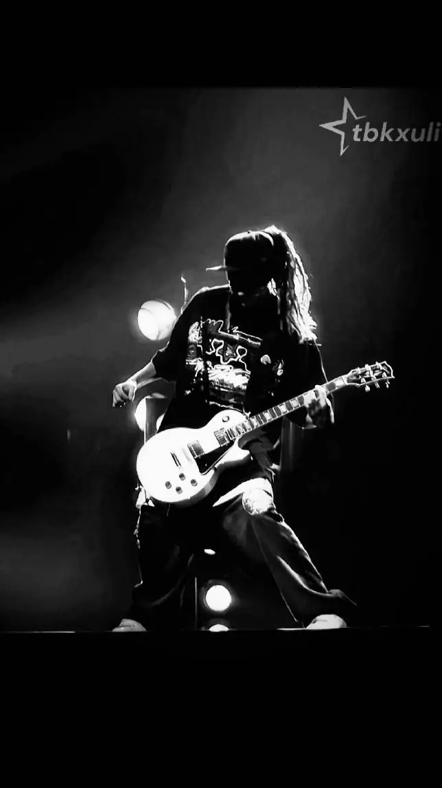 ai character: Tom Kaulitz background