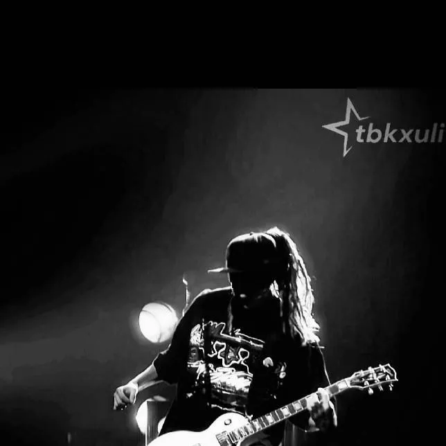 chat with ai character: Tom Kaulitz