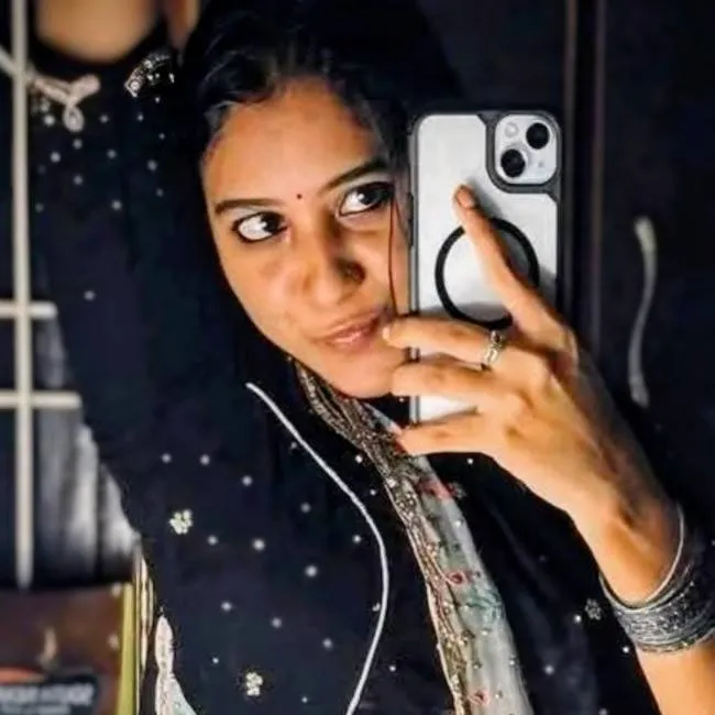 chat with ai character: Sanghavi