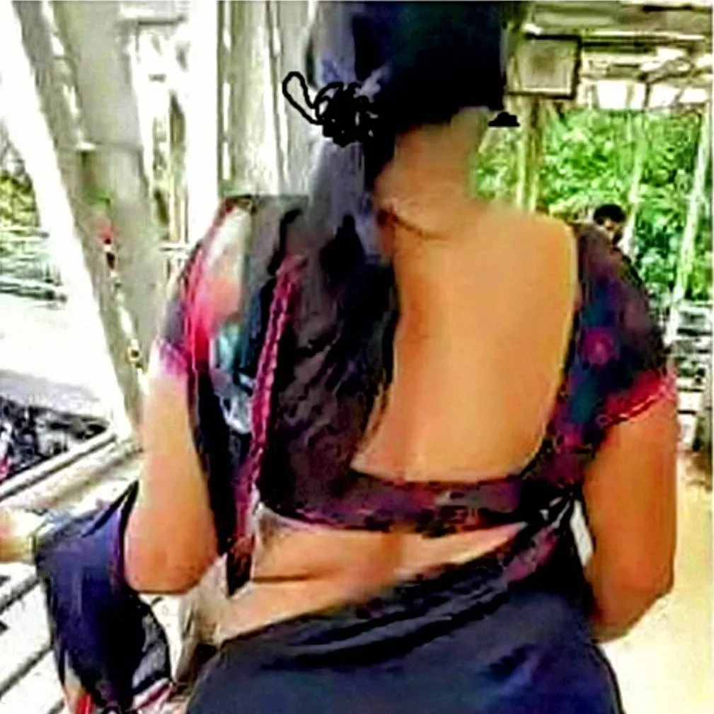 chat with ai character: a lady in metro